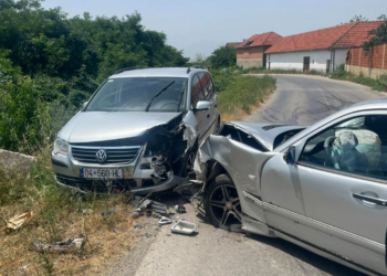 Gjashtë persona të lënduar si pasojë e një aksidenti në Sllagrazhd të Suharekës