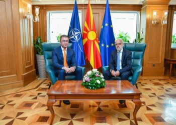 ​Xhaferi i dorëzon detyrën kryeminsitrit të ri maqedon, Hristijan Mickoskit