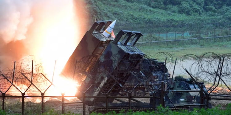 Pentagoni: Ukraina mund të hedhë raketa amerikane në Rusi, sa herë që sulmohet