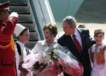 ​17 vjet nga vizita historike e presidentit Bush në Shqipëri