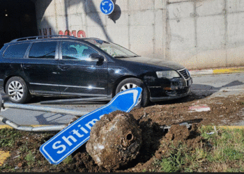 Lëndohet një person në një aksident trafiku në Ferizaj