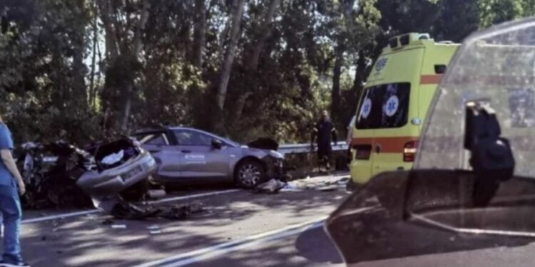 Vetura përplaset me autobusin në Greqi, vdesin 4 të rinj, mes tyre një shqiptar