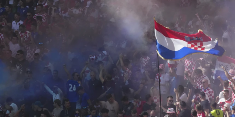 UEFA e dënon sërish Kroacinë