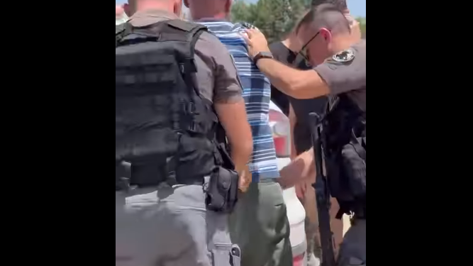 Ekskluzive: Gjuajtje me armë zjarri gjatë aksionit të Ministrisë së Infrastrukturës në Ozdrim të Pejës