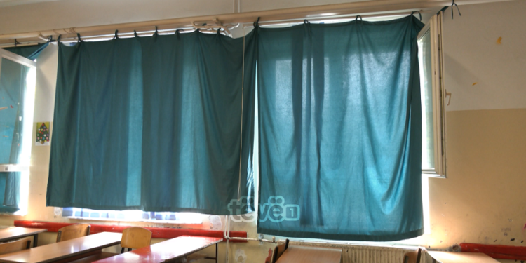 Temperaturat e larta, një shkollë në Fushë-Kosovë shkurton orët mësimore