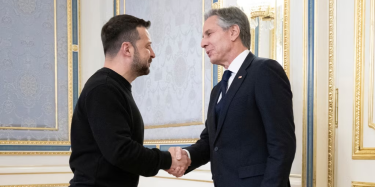 Blinken konfirmon se SHBA-ja e lejon Ukrainën t’i përdorë armët e saj për sulme në Rusi