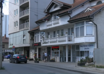 Familjarët e Qerimit besojnë në drejtësi, banorët hezitojnë të flasin