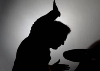 Rrihen burrë e grua në Gjakovë, i shkaktojnë lëndime njëri-tjetrit