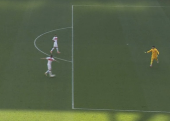 Gafë e pabesueshme: Mbrojtësi turk realizon një autogol “qesharak”, Portugalia shënon golin e dytë