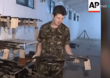 Dita kur NATO e UÇK-ja u takuan të armatosur, Rufki Suma tregon si i bindi ushtarët t’i dorëzojnë armët