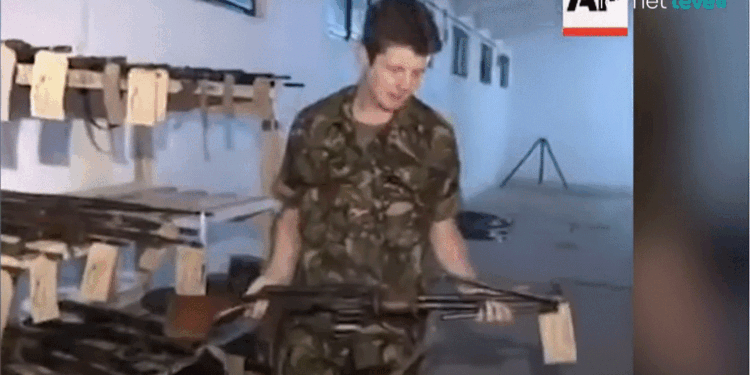 Dita kur NATO e UÇK-ja u takuan të armatosur, Rufki Suma tregon si i bindi ushtarët t’i dorëzojnë armët