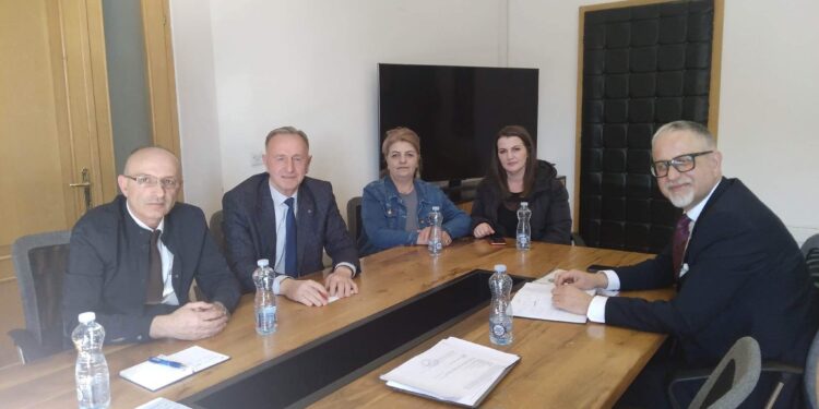 Ngriten për 100 euro pagat për punëtorët teknik në QKUK