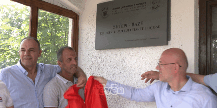 Në Smirë të Vitisë zbulohen pllakat e shtëpive që strehuan ushtarët e UÇK-së