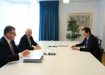 Borrell edhe një raund takimesh të ndara me Kurtin e Vuçiqin