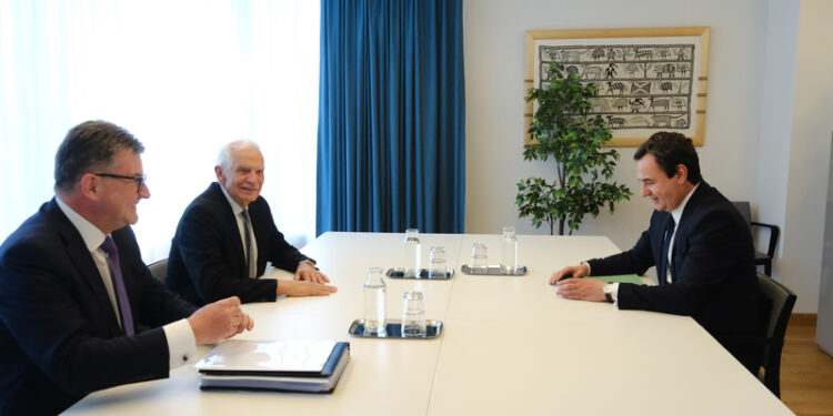 Borrell edhe një raund takimesh të ndara me Kurtin e Vuçiqin