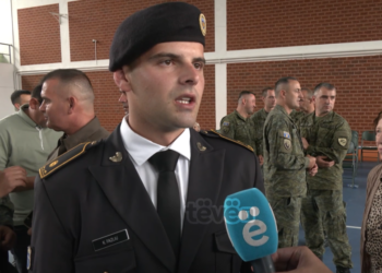 Në mesin e 16 oficerëve diplomon edhe djali i bashkëluftëtarit të Adem Jasharit