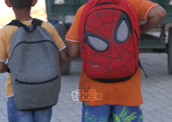 Cila është arsyeja që fëmijët e komuniteteve nuk regjistrohen në shkolla me kohë?