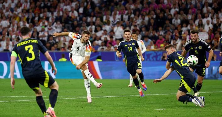 Sulmuesi Fullkrug ia thyen dorën tifozit