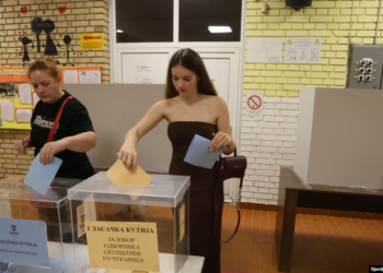 Qytetarët serbë votojnë në zgjedhjet lokale në Beograd dhe 88 qytete e komuna të tjera