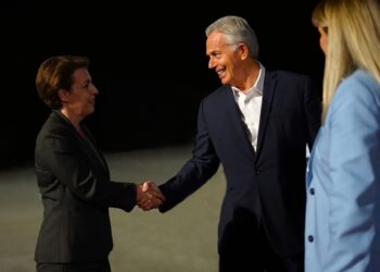 Blair u mirëprit mbrëmë në Kosovë nga Gërvalla