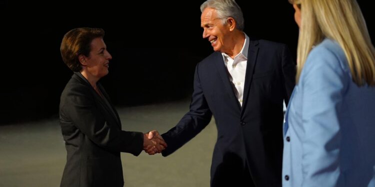 Blair u mirëprit mbrëmë në Kosovë nga Gërvalla