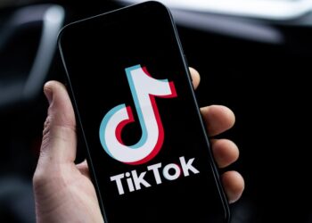 Qeveria do të ndalojë përdorimin e Tik-Tok-ut në institucionet shtetërore
