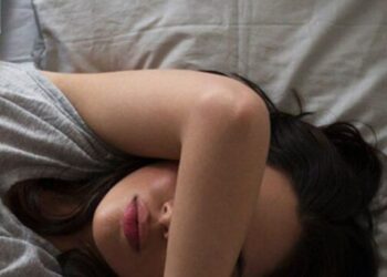 Pse djersitemi gjatë natës në gjumë?