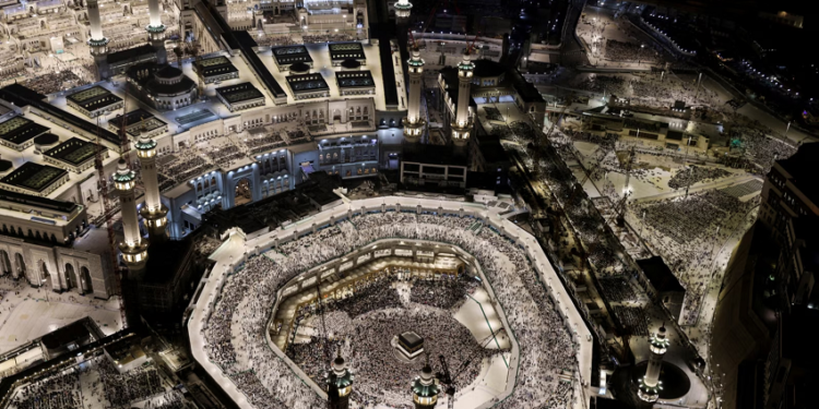 Vdesin të paktën 14 pelegrinë të Haxhit si pasojë e të nxehtit