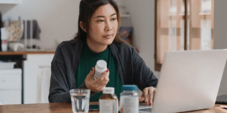 A lejohet të merrni vitaminë C dhe hekur së bashku?