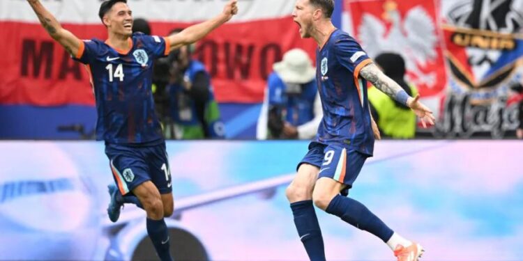 Holanda fiton ndaj Polonisë