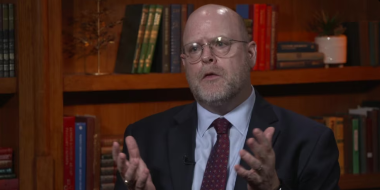 Hovenier: Kosova mund të përparojë vetëm me përkrahjen e SHBA-së, duhet të marrë parasysh shqetësimet tona