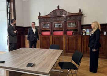 Kurti në objektin e ri të Konsullatës në Hamburg: Dëshmi e angazhimit për ta mbrojtur imazhin e Kosovës