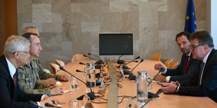 Lajçak – Ulutash: Çdo vendim për urën e Ibrit të merret në kuadër të dialogut