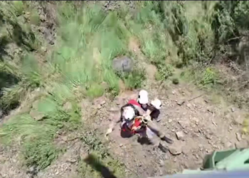 Aksident në Elbasan, makina bie në greminë – vdes drejtuesi