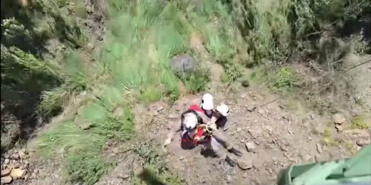 Aksident në Elbasan, makina bie në greminë – vdes drejtuesi