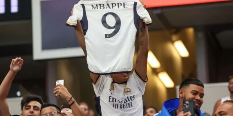Mbappe zgjedh numrin 9 te Reali