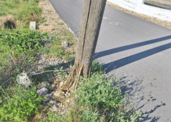 Dëmtohet shtylla elektrike në një fshat në Drenas, banorët ndihen të rrezikuar