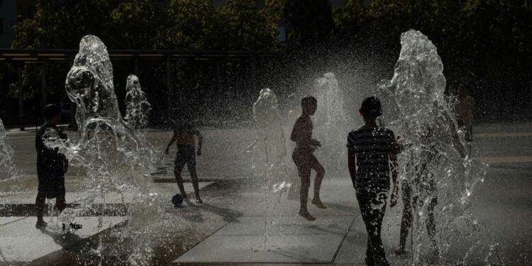 I nxeht afrikan në Shqipëri këtë javë, temperaturat pritet të shënojnë deri në 43 gradë