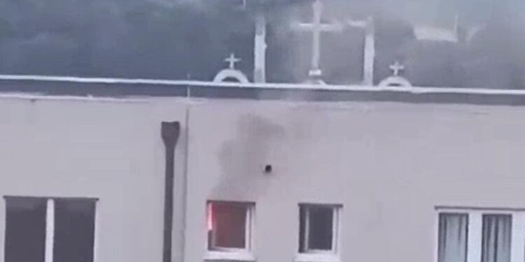Përfshihet nga flakët një pjesë e objektit të Komunës së Leposaviqit