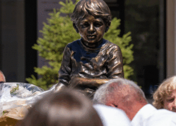 LDK-ja dorëzon kërkesë zyrtare për vendosjen e shtatores së Leotrimit në oborrin e Kuvendit