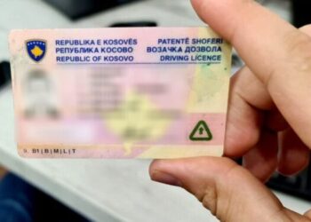 Vetëm sot 87 serbë janë pajisur me patentë shoferë të Kosovës