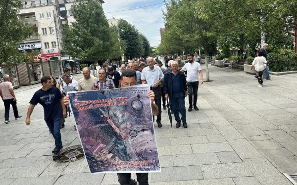 “Do të hyjmë me dhunë në zyrat e KEK-ut”, protestojnë banorët e Shipitullës për shpronësimet