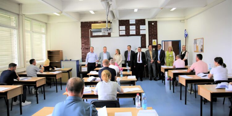 Kandidatët për prokurorë të rinj të shtetit i nënshtrohen testit me shkrim