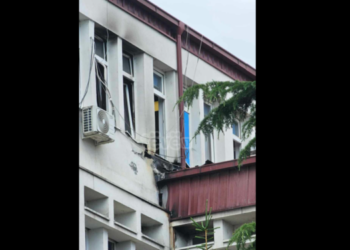 Spitali i Pejës: Zjarri u vu qëllimshëm nga një person i maskuar