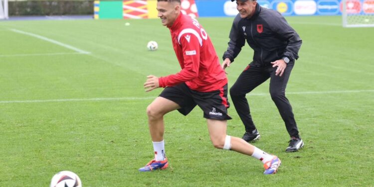 Sylvinho kërkon fitore ndaj Spanjës