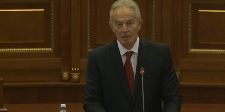 Blair i drejtohet Kuvendit të Kosovës, Konjufca: Dha kontribut të jashtëzakonshëm në ditët më të vështira