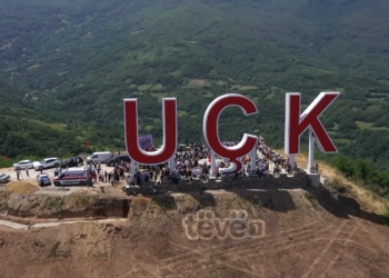 Lartësohen shkronjat e UÇK-së në Prizren