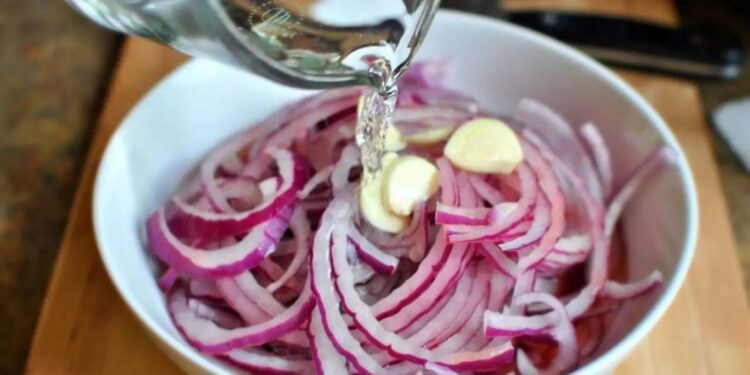 Lëngu i qepës për pastrimin e organizmit dhe kundër katër sëmundjeve