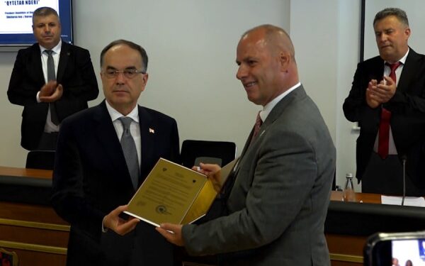 Begaj nderohet në Drenas: Ta ndërtojmë një Kosovë dhe Shqipëri më të begatë e më të drejtë