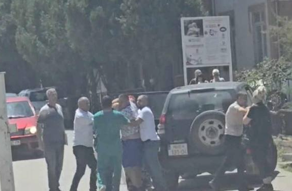 Policia ndalon dy persona në veri, për pengim në kryerje të detyrës